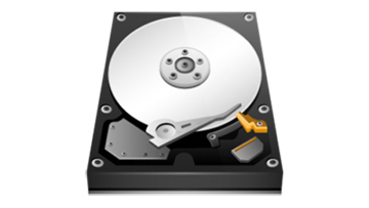 Hard Disk Sentinel overview showing several drives with health, temperature and performance status.